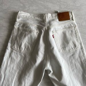 white levi’s